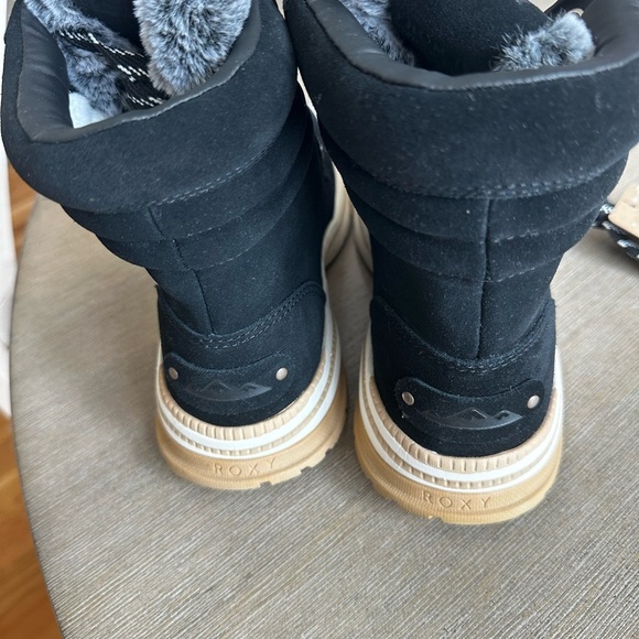 Roxy Black suede and Gray fur lined Winter Boots - Picture 2 of 7